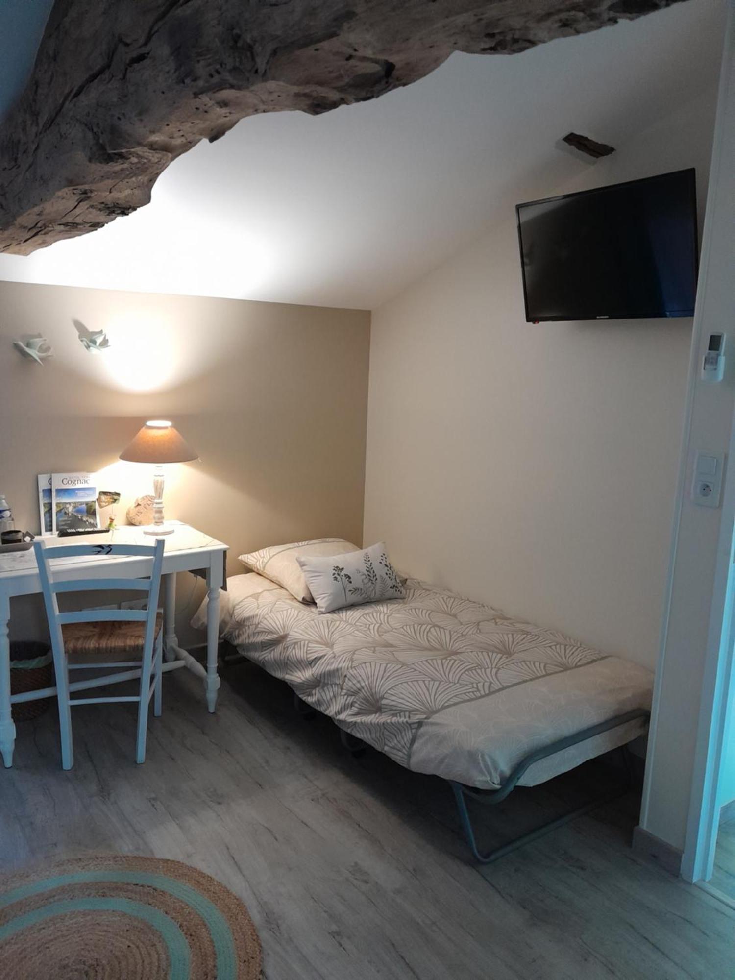 Mérignac La Douce Charentaise Bed & Breakfast エクステリア 写真